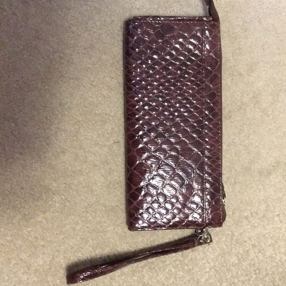 Clutch - Picture 2 of 2